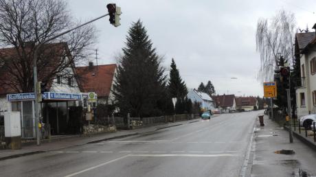Im Gemeinderat Röfingen wurde der Bürgerwunsch nach einem weiteren auf der gegenüberliegenden Straßenseite liegenden Bushäuschen vorgebracht.
