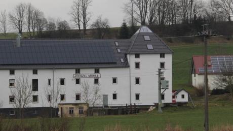 Auch heute noch nutzt die Denzel Mühle in Silheim die Wasserkraft des Osterbachs zur Energiegewinnung. Auch Fotovoltaikanlagen sind weit verbreitet. 
