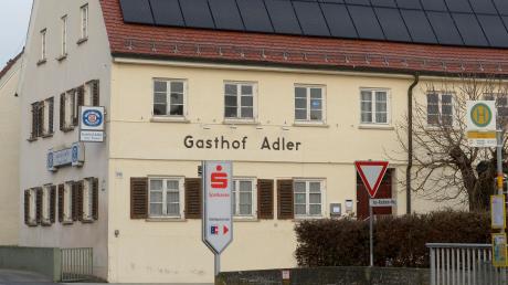 30 Asylbewerber sind im ehemaligen Gasthaus Adler in Großkötz untergekommen. Die Regierung von Schwaben hat in dem Ort ein weiteres Mehrfamilienhaus zur Unterbringung von Flüchtlingen angemietet.
