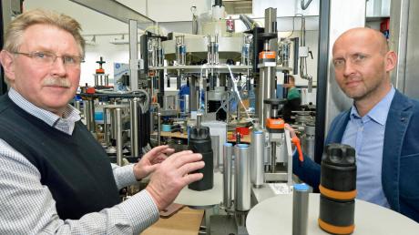 1979 hat sich Albin Renner mit dem Reparieren von Etikettiermaschinen selbstständig gemacht. Gemeinsam mit seinem Sohn Steffen führt er jetzt 120 Mitarbeiter bei Renner Label. Die Günzburger stellen Maschinen her, die weltweit in Getränkefabriken eingesetzt werden. 