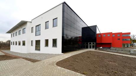 Die Inbetriebnahme der neuen Forensischen Klinik am Bezirkskrankenhaus Günzburg hat sich verzögert. Im April soll es jetzt losgehen. 
