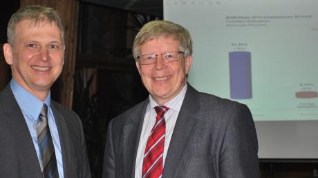 Fast 92 Prozent der Stimmen für den neuen Bürgermeister von Ichenhausen: Da strahlten Amtsinhaber Hans Klement (rechts) und sein Nachfolger Robert Strobel (links) um die Wette.