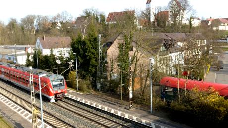 Eine etwa 160 Meter lange Lärmschutzwand soll Leipheimer ab 2018 vor allzu großer Lärmbelästigung durch den Zugverkehr schützen. Ende 2017 will die Deutsche Bahn dort mit dem Bau beginnen. 