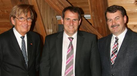 Mit den Stimmen der CSU-Mehrheit wurden Rainer Kreibich (links) zum Zweiten und Hansjörg Reiff (rechts) zum Dritten Bürgermeister der Stadt Leipheim und damit zu den Stellvertretern von Bürgermeister Christian Konrad (Mitte) gewählt. 