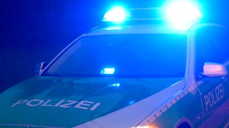 5000 Euro Sachschaden entstanden nach Angaben der Polizei (Symbolfoto) bei einem Autobrand in der Nähe von Limbach.