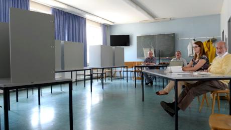Leere – so sah es gestern bei der Europawahl oft in den Wahllokalen des Landkreises (auf dem Foto der Abstimmungsraum im Feuerwehrhaus in Günzburg) aus. Die Wahlbeteiligung ging auf 35,2 Prozent zurück. 
