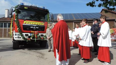In Jettingen wurde nicht nur das neue Feuerwehrauto gesegnet, sondern auch das renovierte Gerätehaus. 

