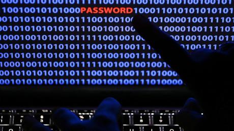 Wie sicher sind die Daten im Netz? Experten raten, Passwörter regelmäßig zu ändern, um sich vor Internetkriminalität zu schützen. 