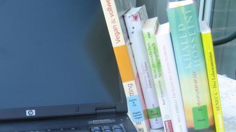 Ein schnelles Internet ist heute Grundvoraussetzung für die Wirtschaftlichkeit vieler mittelständischer Betriebe. Auch bei den Büchereien hat das digitale Zeitalter längst begonnen. Die Marktgemeinde Burtenbach investiert in den Breitbandausbau und in eine neue Software für ihre Bücherei. 
