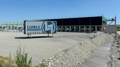 Die Spedition Luible baut gerade auf dem ehemaligen Fliegerhorstgelände.