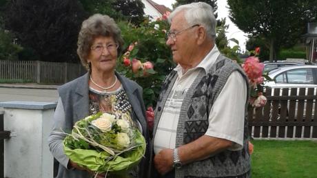 Anni und Winfried Eichele aus Burtenbach feiern heute eiserne Hochzeit. Sie sind seit 65 Jahren verheiratet. 
