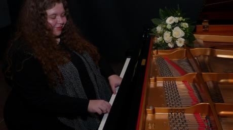 Die bulgarische Pianistin Plamena Mangova brillierte beim Auftaktkonzert der Tasten Tage im Leipheimer Zehntstadel.  

