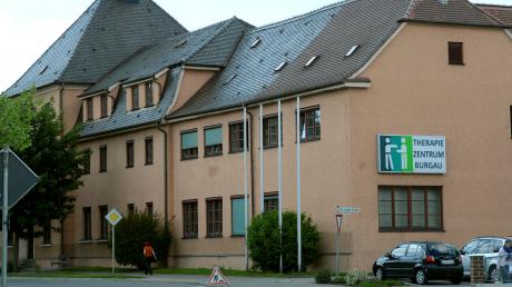 Das Alte Krankenhaus Burgau, ein Teil des Therapiezentrums, soll abgerissen werden. 