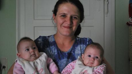Linda Coza und ihre Zwillinge Lisa Maria und Vanessa Pia: Nachdem die 32-jährige Rumänin unverhofft schwanger geworden war, drohte die Obdachlosigkeit. Im Haus Martha in Ichenhausen fanden Mutter und Kinder vorübergehend ein Zuhause und Geborgenheit. 