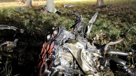 Total zerstört wurde das Auto eines 36-Jährigen bei einem Unfall am frühen Mittwochmorgen an der B16. Wieso der Mann zwischen Ichenhausen und Hochwang von der Fahrbahn abkam, ist noch unklar.   

