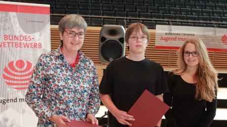 Die Burgauerin Harfenistin Lea Maria Löffler (rechts) hat den Sonderpreis der Hindemith-Stiftung beim Bundeswettbewerb „Wespe“ gewonnen. 