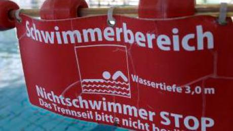 SPD-Fraktionschef Gerd Olbrich rät, dass der Landkreis das Gartenhallenbad für einen Euro an die Stadt Leipheim verkaufen soll.