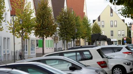 In der Von-Richthofen-Straße gibt es schon einige öffentliche Parkplätze. Doch die reichen bei weitem nicht aus. 
