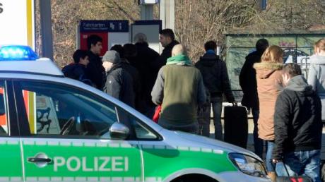 Am Freitagnachmittag war der Bahnhof Günzburg aufgrund eines Notarzteinsatzes etwa zweieinhalb Stunden lang gesperrt.  
