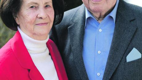 Hildegard und Karl Wohl aus Burgau sind 65 Jahre verheiratet. Dazu gratulierten Bundespräsident Joachim Gauck und Ministerpräsident Horst Seehofer.  
