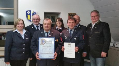 Zwei Feuerwehrleute sind in Landensberg geehrt worden. 
