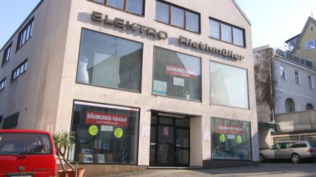 Das markante Gebäude an der Käppelestraße 7 in Burgau: Zum 30. April schließt Elektro Riethmüller.