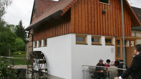 Seit Kurzem dreht sich am „Haus für historische Mühlentechnik in Leipheim sogar ein Wasserrad. Beim gestrigen Internationalen Museumstag wurde es der Öffentlichkeit erstmals vorgestellt. 	 	