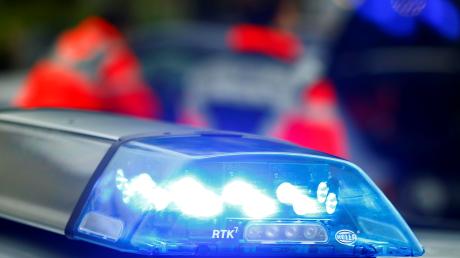 In Jettingen-Scheppach werden zwei Menschen bei Unfällen verletzt. 
