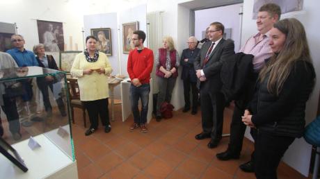 Am Sonntag wurde die Ausstellung „Der Künstler Anton Baur und Familie“ im Burgauer Schloss eröffnet.