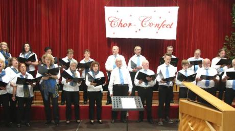 Leckeres „Chor-Confect“: Am Sonntag begeisterte der Gesangverein Burtenbach zusammen mit seinem Gastchor, dem Männergesangverein Liederquell Mindelaltheim, fast 300 Gäste. 	 	