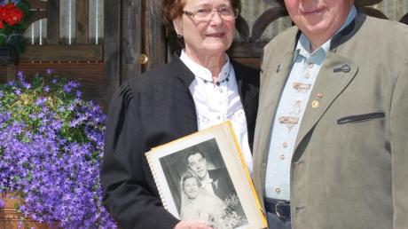 Seit 60 Jahren sind Josefa und Rudolf Thoma miteinander verheiratet. Während der heute 81-jährige gebürtige Hochwanger mit vielen Ehrenämtern in der Öffentlichkeit bekannt war und ist, blieb seine Frau Josefa (78) meistens im Hintergrund und hielt ihm den Rücken frei.  	