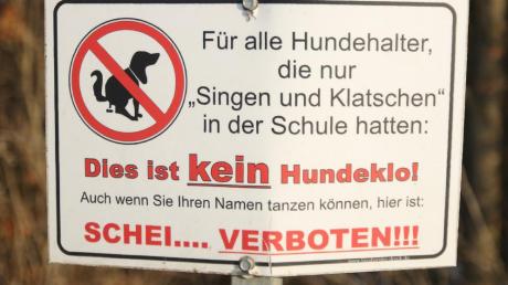 Schilder wie hier in Burgau, bringen meist nichts. In Haldenwang werden Hundetoiletten aufgestellt, um die Hinterlassenschaften zu entsorgen. 	 