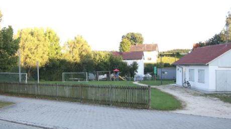 Der Platz gegenüber des alten Schützenheims in Mönstetten: Dort könnte das Dorfzentrum entstehen. 