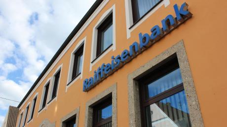 Die Hauptstelle der Raiffeisenbank Jettingen-Scheppach. Die Bank trennt sich von einem Vorstand.