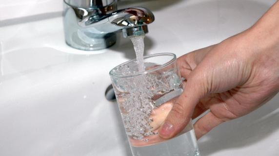 Keime im Trinkwasser: Diese Orte sind betroffen