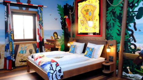 Das neue Pirateninsel-Hotel des Legolands mit 594 Betten erweitert die Übernachtungskapazität des Feriendorfs auf 2644 Gäste pro Nacht.