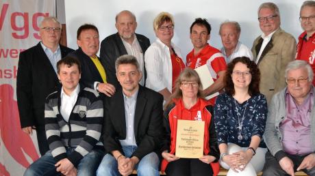 Bei der Jahreshauptversammlung der Spielvereinigung Glöttweng-Landensberg wurden langjährige Vorstandsmitglieder und Vereinsmitglieder ausgezeichnet. 	