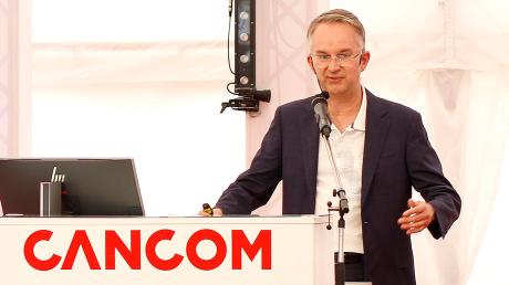 Cancom-Gründer Klaus Weinmann stellte im Juli die neue Erweiterung am Standort Jettingen-Scheppach vor. Jetzt gibt er den Vorstandsvorsitz ab.