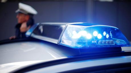 Ein bislang unbekannter Täter hat mit vorgehaltenem Messer die Tankstelle in der Ulmer Straße in Vöhringen überfallen. 