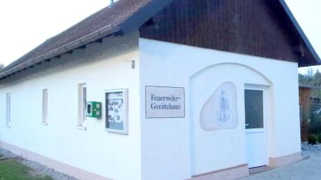 Das jetzige Feuerwehrhaus im Ortsteil Glöttweng wird durch einen Neubau ersetzt. 