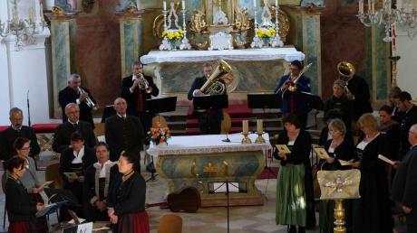 Fünf Sing- und Musikgruppen gestalteten das 46. Schwäbische Mariensingen in der Wallfahrtskirche Allerheiligen. <b>Foto: Emil Neuhäusler</b>
