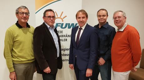 Die Gemeinderäte der FUW mit dem Bürgermeisterkandidaten (von links: Helmut Feuchtmayr, Hans Reichhardt, Christoph Böhm, Markus Kraus und Paul Heinle. Hans Miehle fehlt auf dem Bild. 	