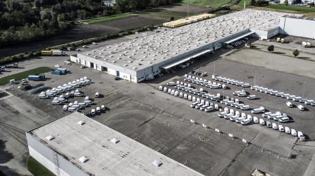 Auf dem Gelände von Alko in Günzburg läuft die Fertigung von elektrisch angetriebenen VW-Caddys und VW-Transportern T6 an. Abt e-Line plant jährlich bis zu 10.000 Einheiten.