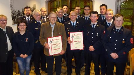 Michael Mayer und Helmut Motzer wurden von der Feuerwehr Röfingen ausgezeichnet. 	