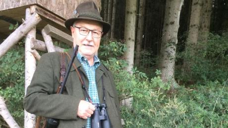 Der Burgauer Werner Blaha ist seit inzwischen 42 Jahren Jäger. Auf seinen Pirschgängen begleitet ihn seine Rauhaardackelhündin Anka.  	