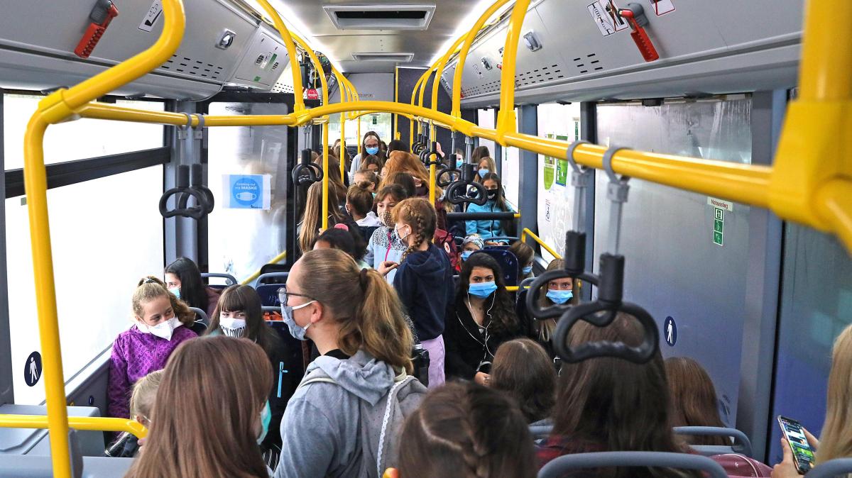 #Leipheim: Schulbusunfall mit 20 Schülern: Niemand verletzt, 30.000 Euro Schaden