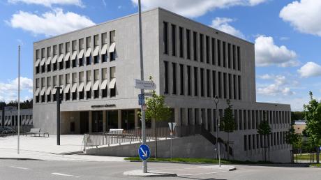 Eine 39-jährige Bankerin musste sich vor dem Amtsgericht Günzburg verantworten.