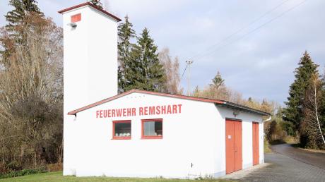Das Feuerwehrhaus in Remshart entspricht nicht mehr den aktuellen Anforderungen und ist sanierungsbedürftig. Die Gemeinde Rettenbach muss sich über eine weitere Vorgehensweise Gedanken machen. 	