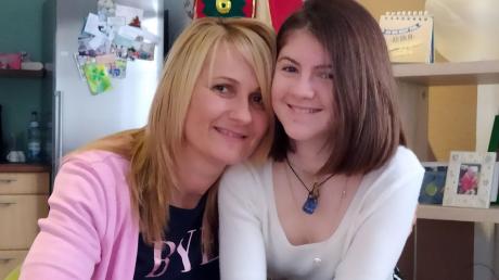 Jetzt können sie wieder lächeln: Sonja Wagner und ihre Tochter Lucia haben durch die Erkrankung schwere Zeiten durchlebt. 