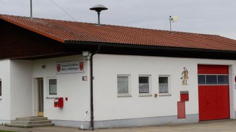 Die Feuerwehr Behlingen-Ried (hier das Feuerwehrhaus) muss sich wegen des neuen Löschfahrzeugs noch gedulden.